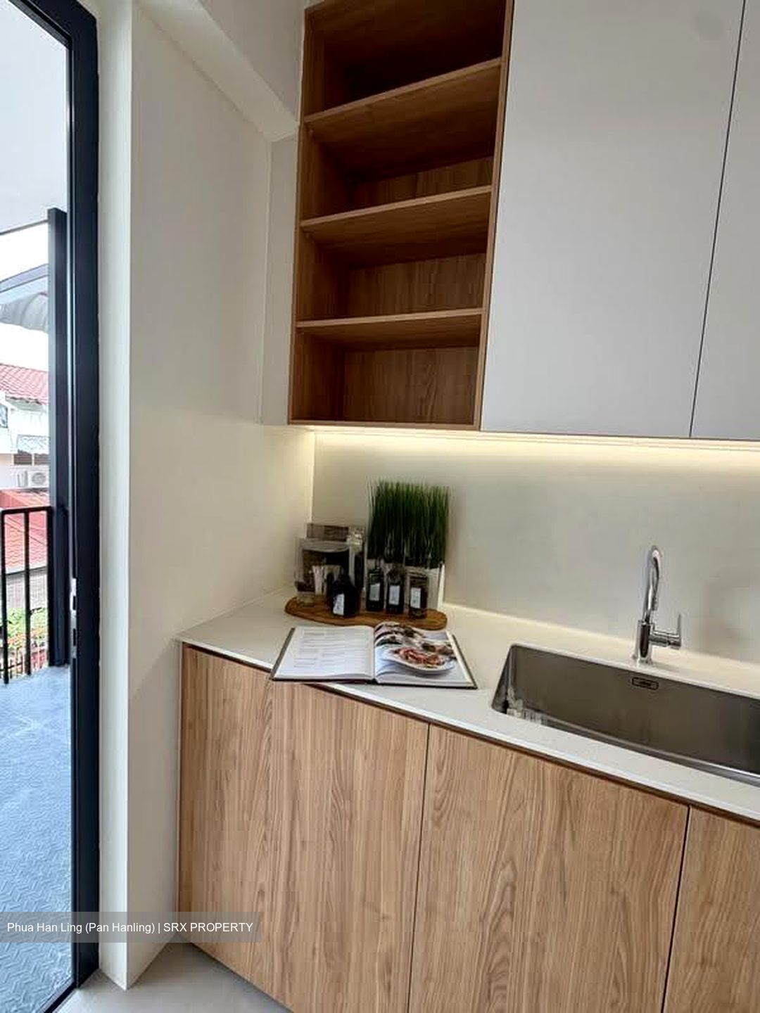 Golden Hill Estate (D19), Terrace #622138631